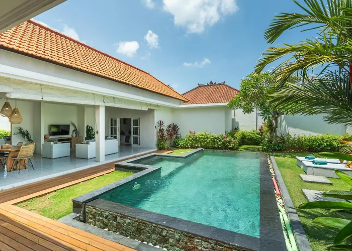 Modern 3 Bedrooms Walking Distance *
