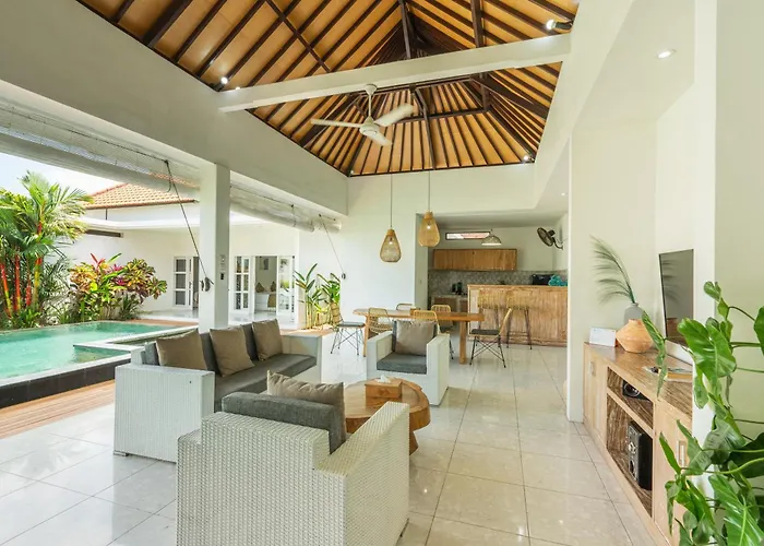 Modern 3 Bedrooms Walking Distance *