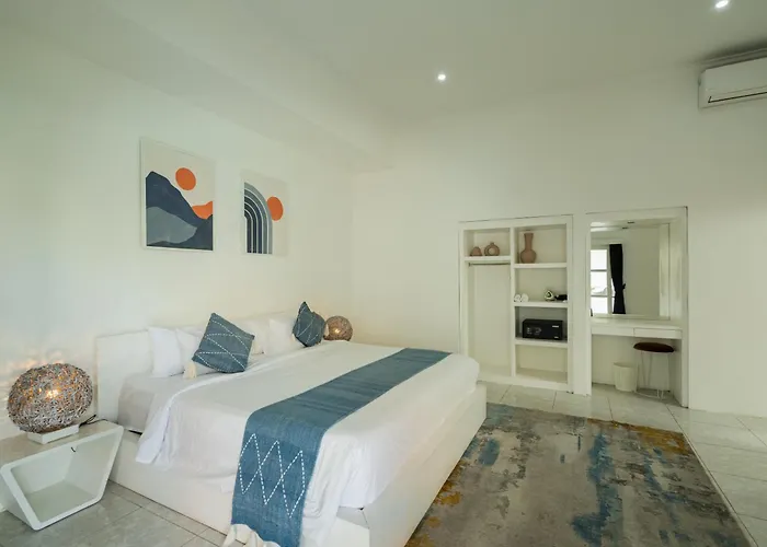 Modern 3 Bedrooms Walking Distance *