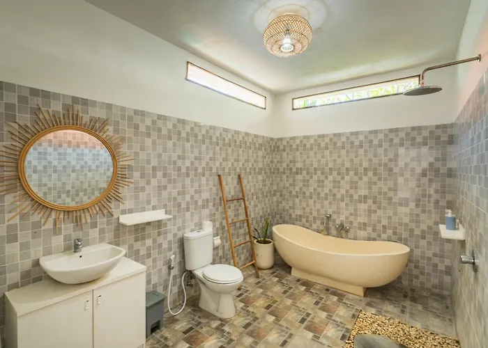 Modern 3 Bedrooms Walking Distance Villa *