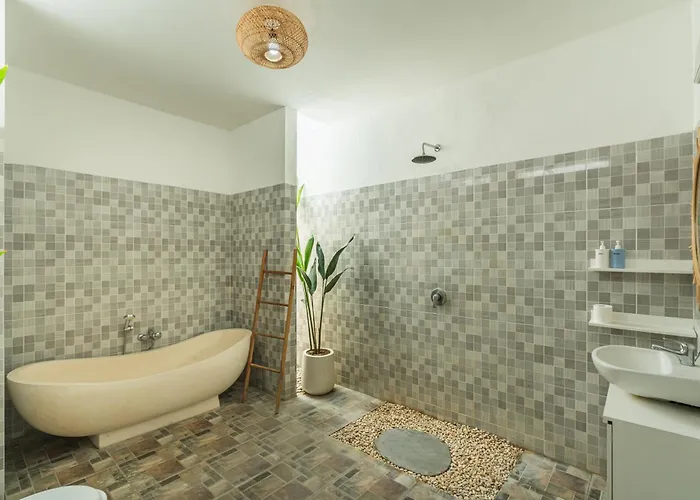 Modern 3 Bedrooms Walking Distance * Seminyak (Bali)